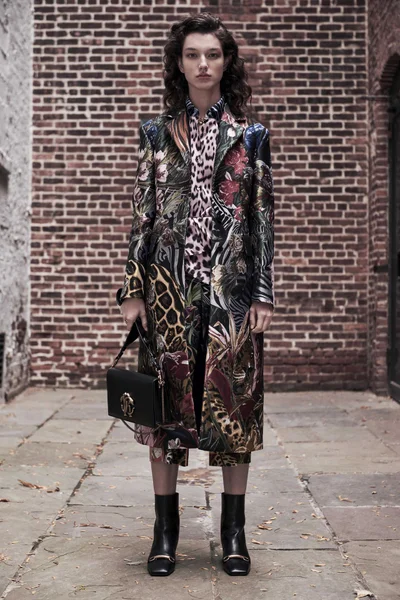 Look 15